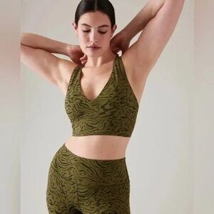 Athleta Transcend Plunge Sports Bra